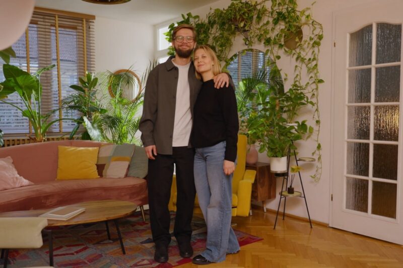 par u salonu bira nameštaj