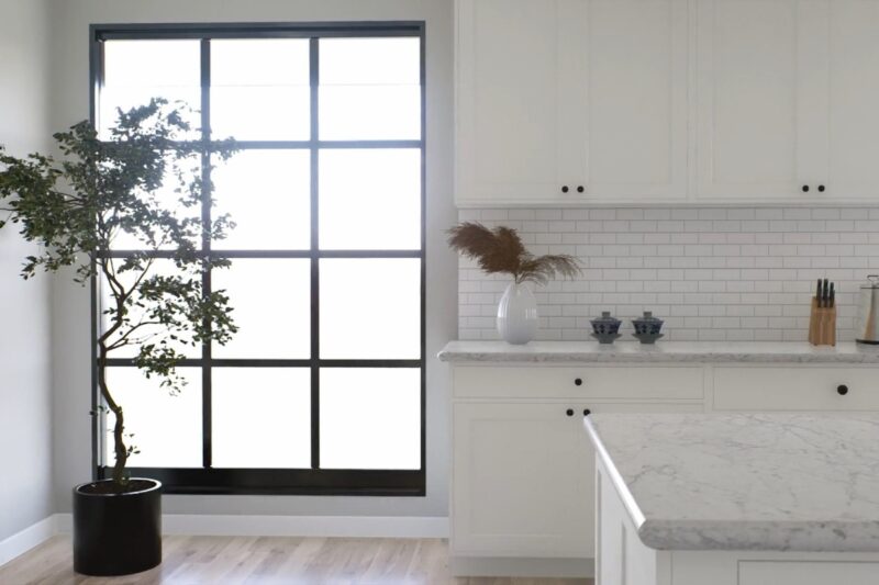 prikaz svetlog prostora i minimalnog enterijera u domu